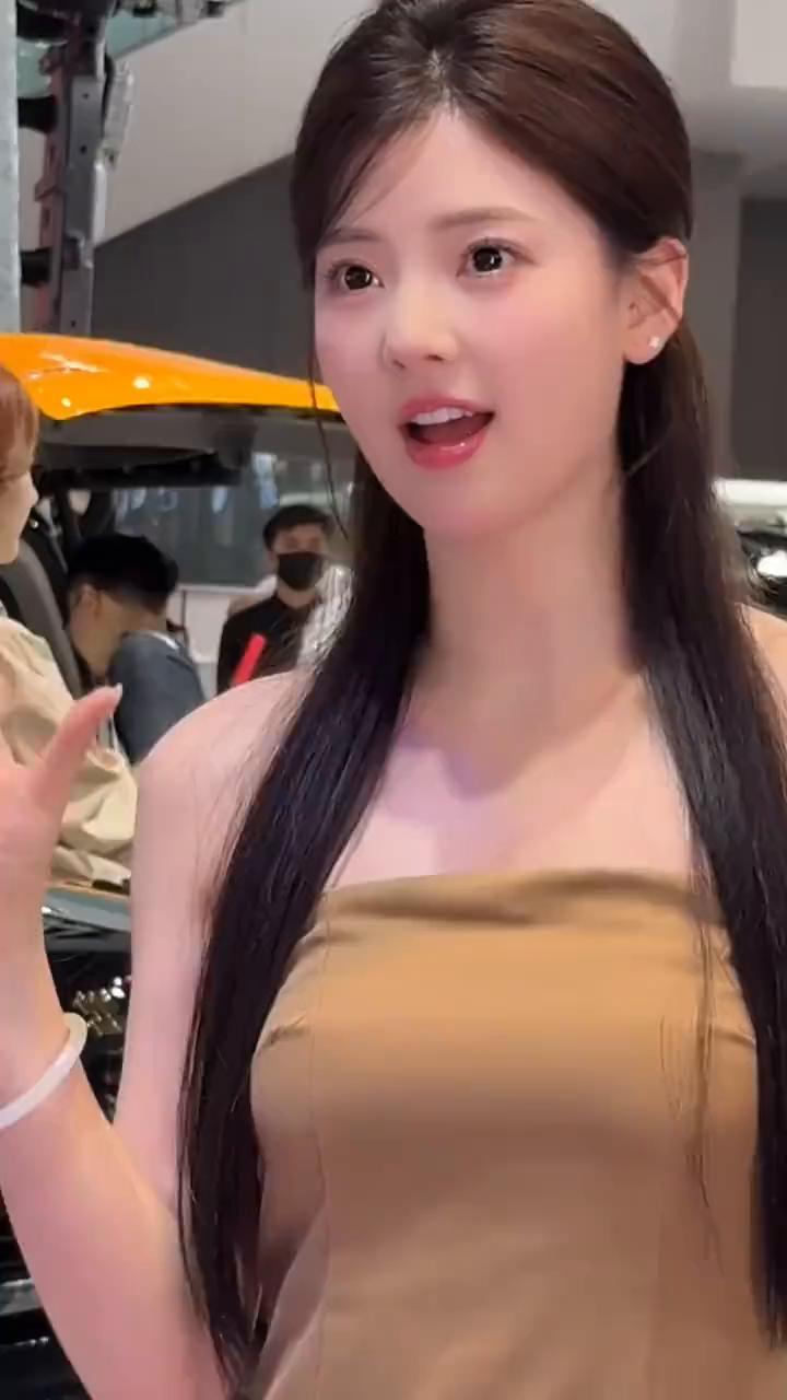 给我擦皮鞋，我要烟牌。