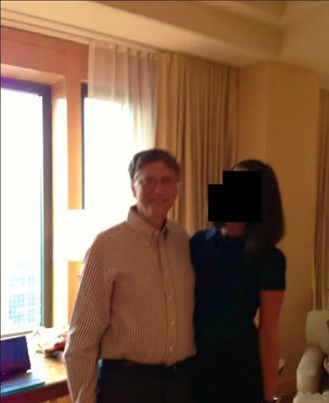 爱泼斯坦别墅挂满与知名友人合影爱泼斯坦曝光的文件，哪位名人出现让你感到不可思议？