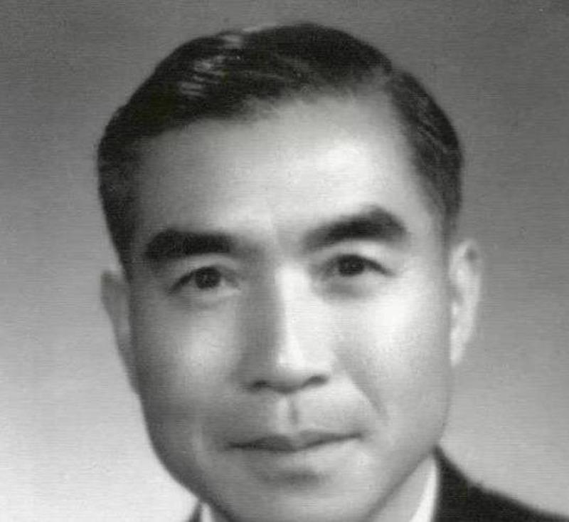 85岁的医学泰斗，把估计超过千万元的遗产通过遗嘱留给了23岁的保姆。

这不是段