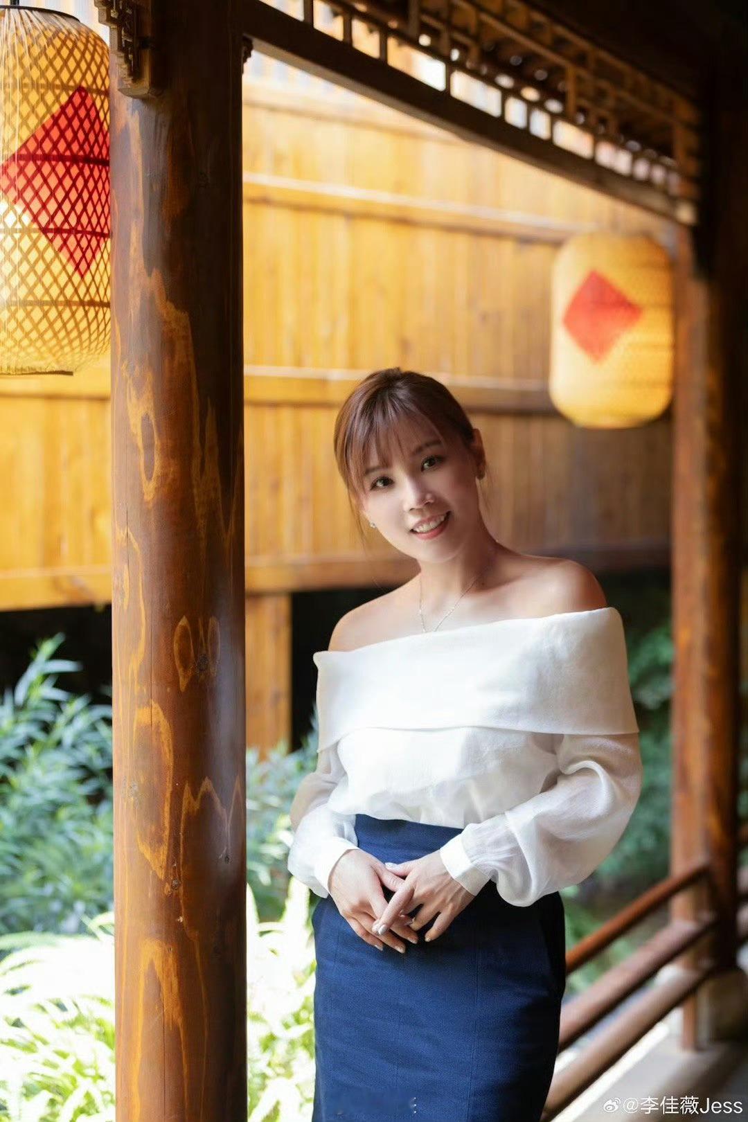 李佳薇没有麦克风的我什么都不是 称在做房产经纪的那段时间一度陷入人生低谷，会觉得