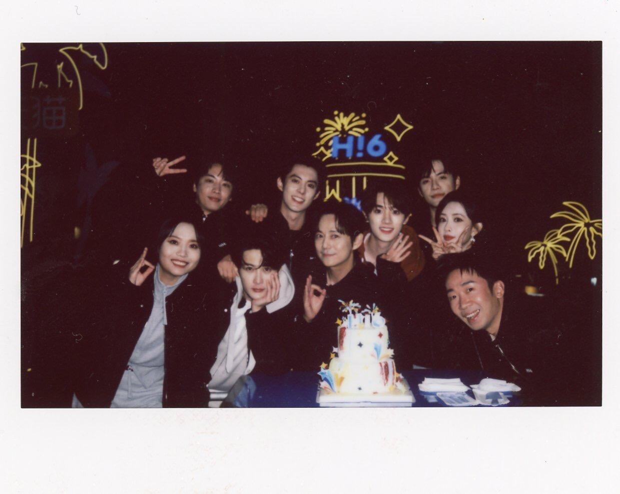 好六团四周年合照好六团四周年拍立得 《你好星期六》四周年团建，好六团和好六的家人