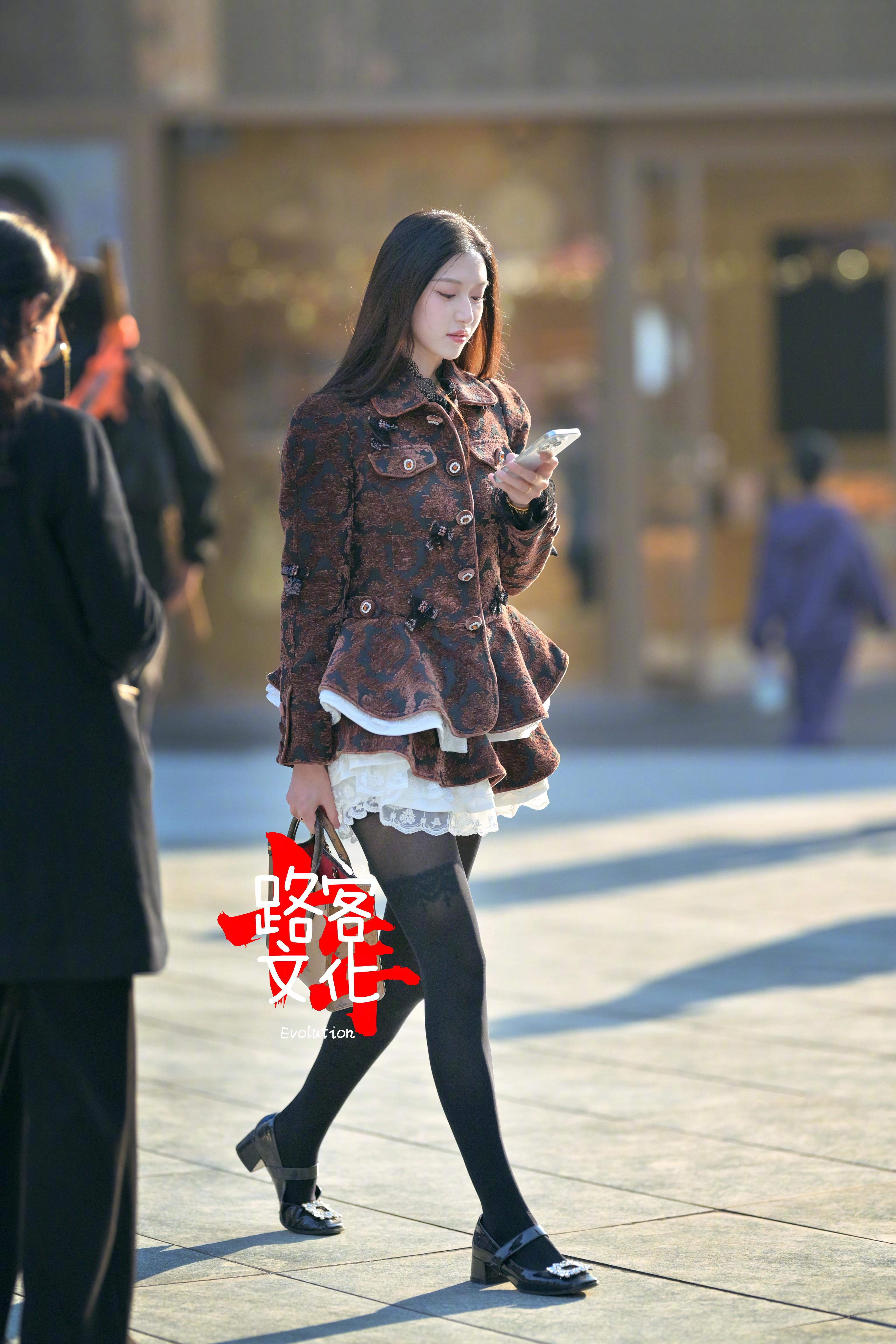 有阳光的街拍有感觉了 