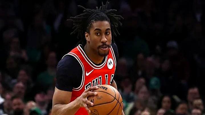 公牛队真惨！官方宣布艾维和史密斯都赛季报销了，这球队的伤病管理让人摸不着头脑。