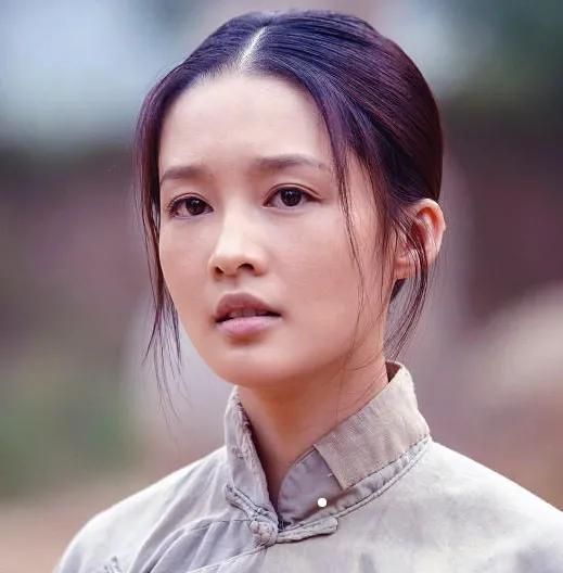 田小娥，白鹿原中醉悲惨的女性之一。她被父亲卖给郭举人做妾，过的日子却生不如死。黑