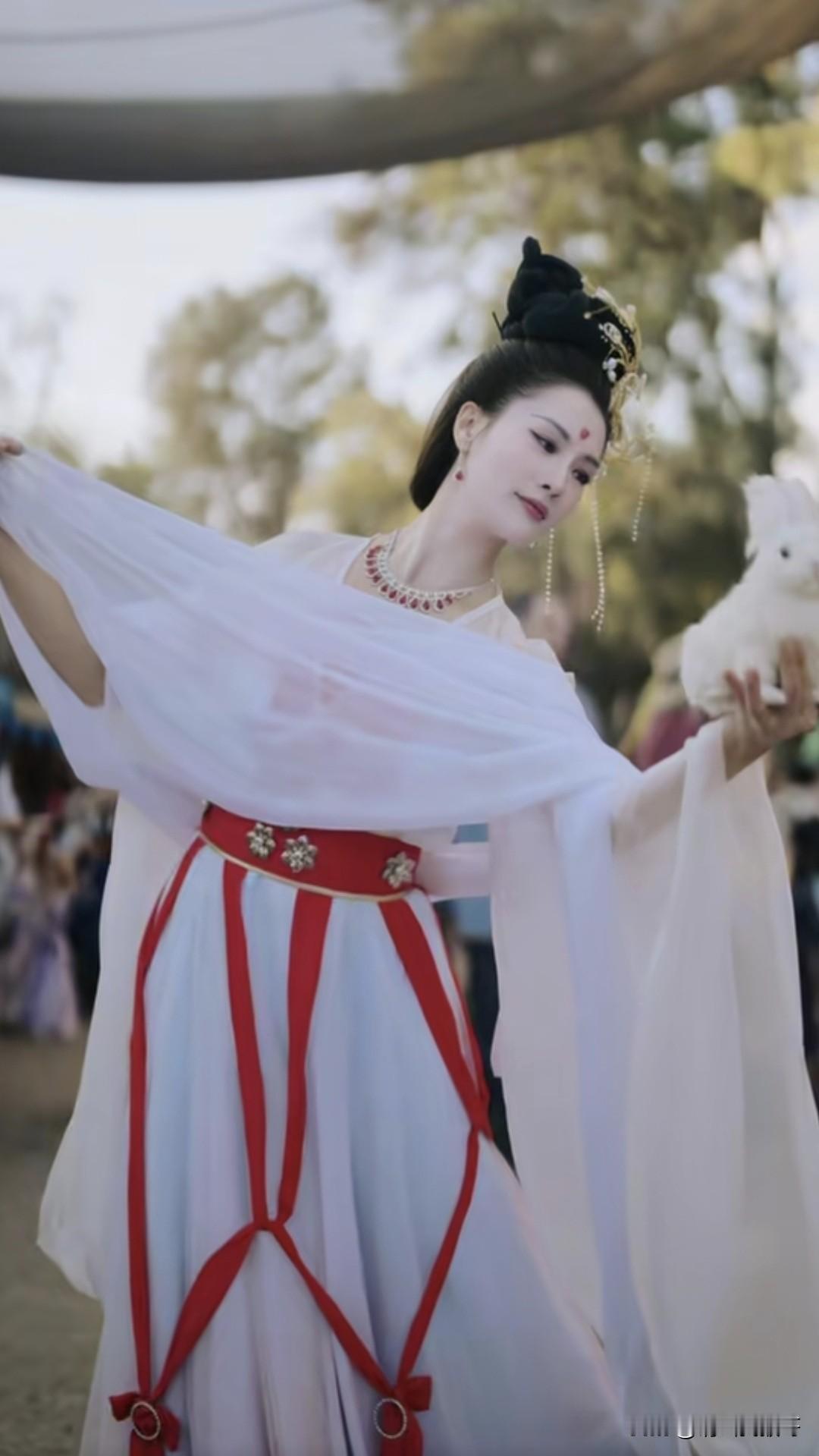 四川妹子周红宝在美国可太牛啦！她在美国工作六年，一直怀揣着推广中国文化的想法。中
