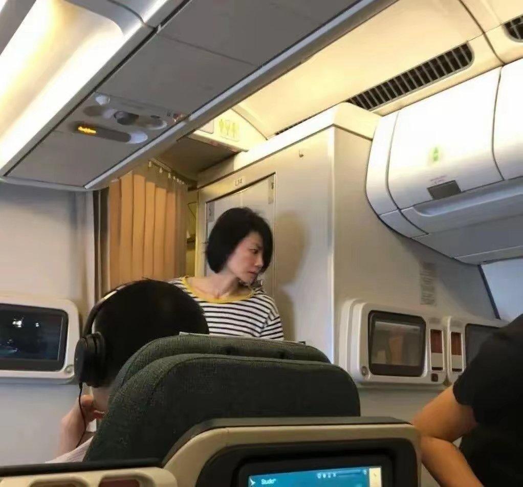 我见过最清冷的女人，不接受反驳！