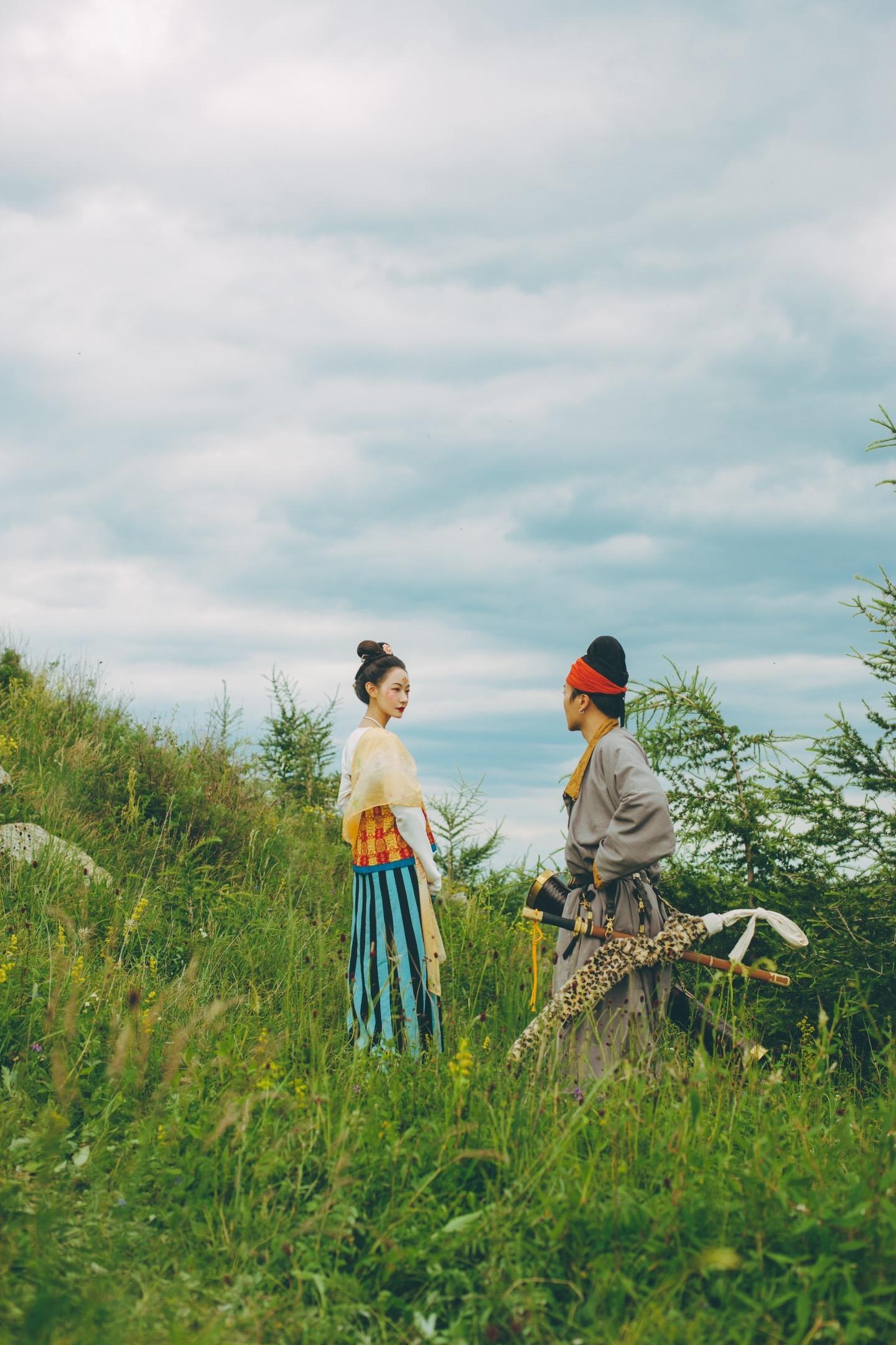 初唐｜我见青山多妩媚，料青山见我应如是。✨封面出镜