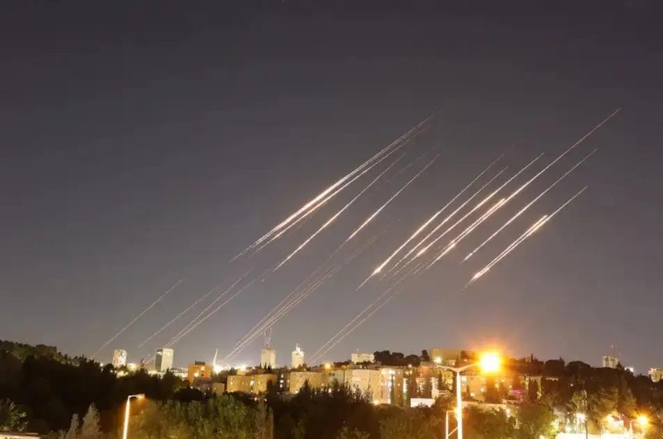 看到有人说，只要美开战，伊朗应集中火力打以色列的研发中心，弹药库，油库，政府驻地