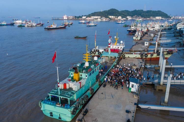 西山观月落
东海迎轮归