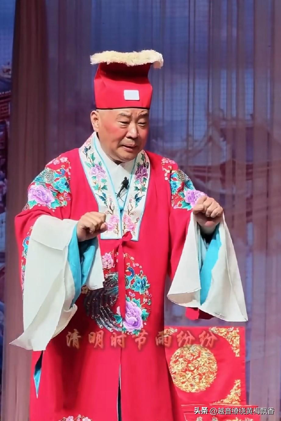 当年，娱乐圈大嘴巴宋祖德曾发布过一条短文，原文是这样的:“郭德纲玩的是粗俗的耍嘴