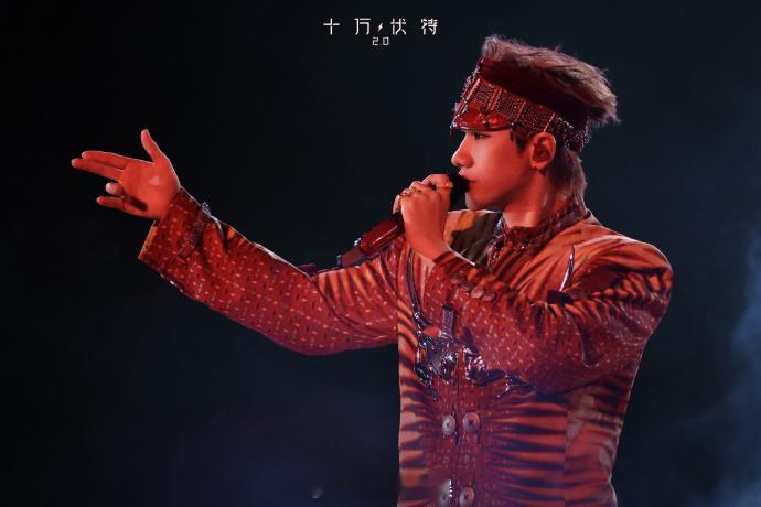 汪苏泷教你绣出拜年大片 新年第一条视频，就用最有创意的拜年方式！和罗曼城城主汪苏