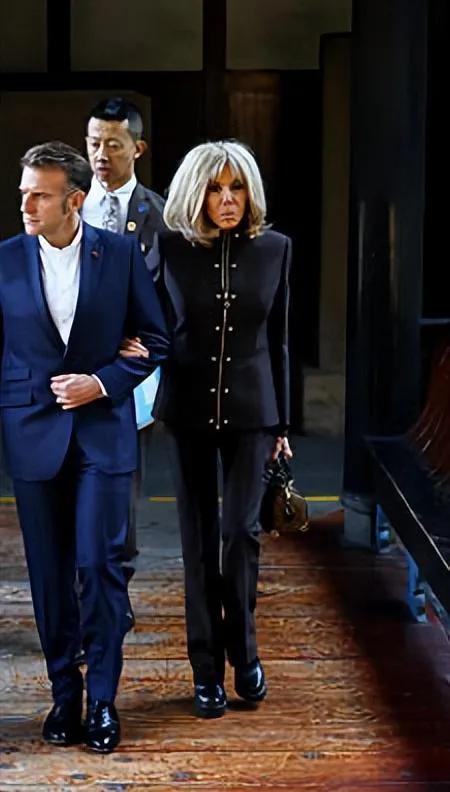 希望马克龙，真能看懂都江堰，看懂了都江堰，才算是摸到了了解中国人的门槛。
那种顺