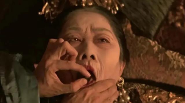 1908年，慈禧临死前一刻，太监看她马上不行了，赶紧给她喝了一碗海龟汤，吊着最后