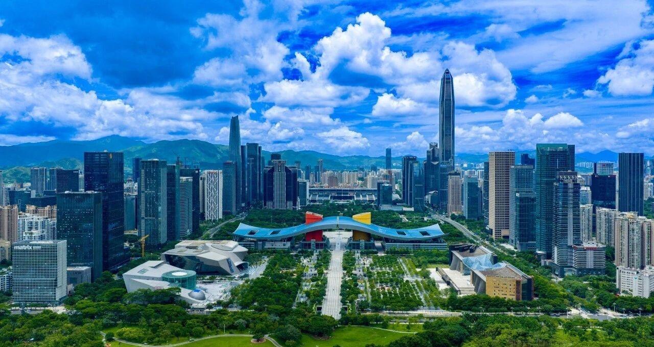 商务动态【深圳经济发展高位攀登向上向好】近年来，深圳深入践行新发展理念，扎实推动
