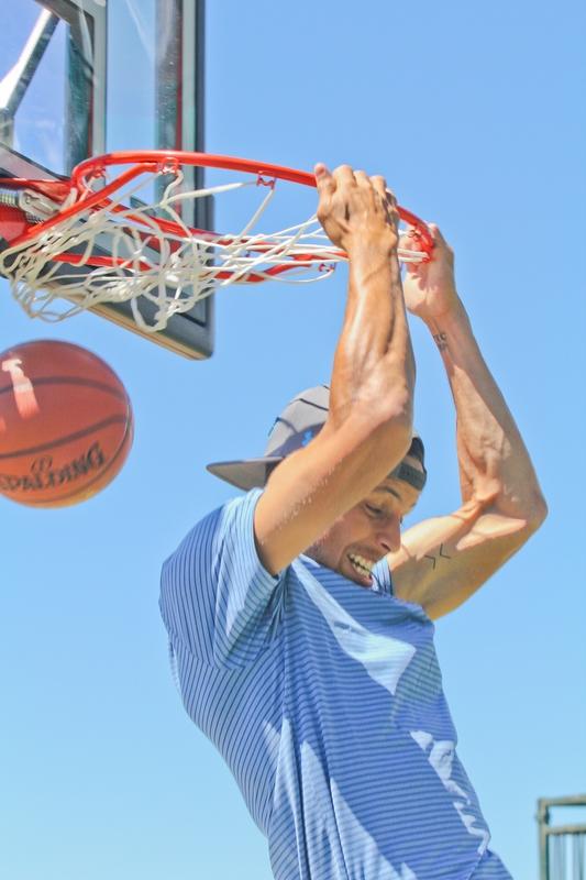 巴特勒的赛季报销影响的远不止这个赛季的战绩还有更可怕的是库里的暮年生涯。
巴特勒