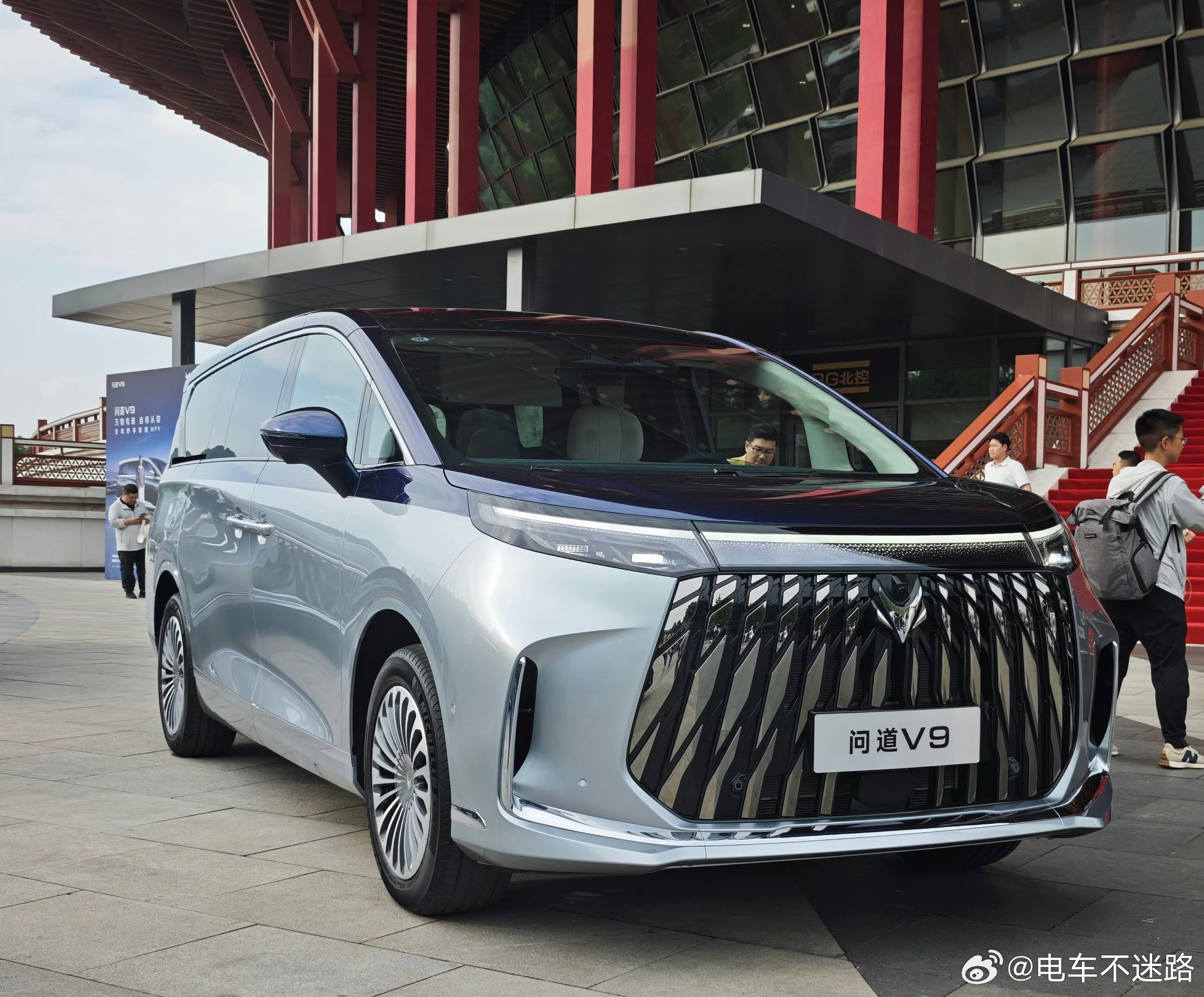 极狐问道V9正式上市，推出4款车型可选，限时售价19.48万元—24.98万元。