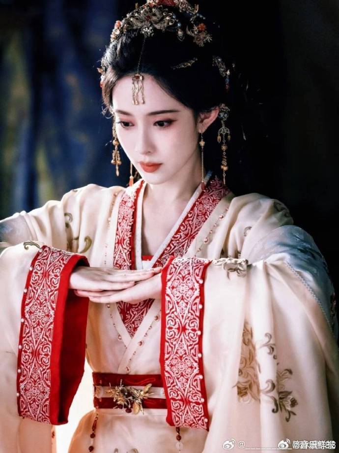 王楚然给孟子义百花杀包场王星越给孟子义百花杀包场谁懂啊孟子义也太幸福了，两位好友