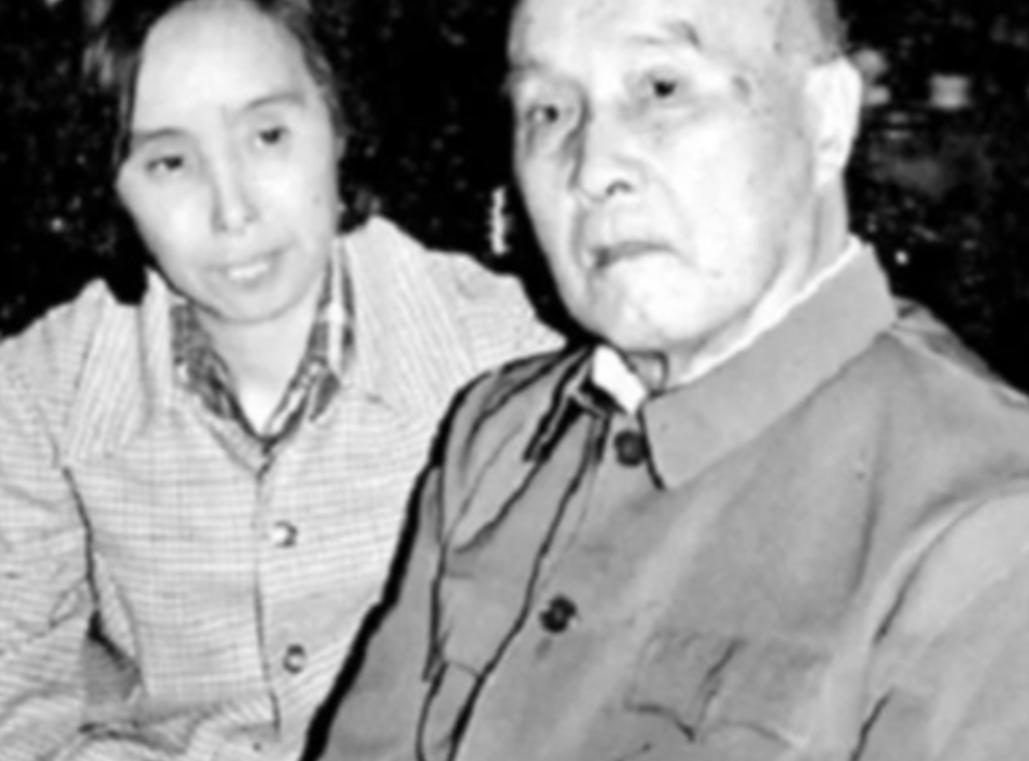 1973年，胡风准备去医院前，由于受凉，还没来得及下床，就说“不好了”，一阵恶臭