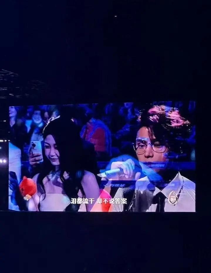 丁禹兮发言切虞书欣名牌 哎呀！！猫猫笑的好甜呀！[抓狂][舔屏][舔屏][舔屏]