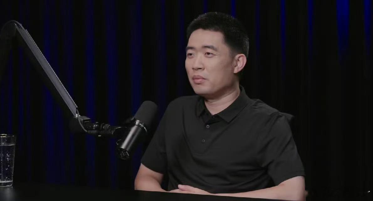 理想汽车董事长兼CEO李想做客罗永浩最新的视频播客《罗永浩的十字路口》，讲了一些