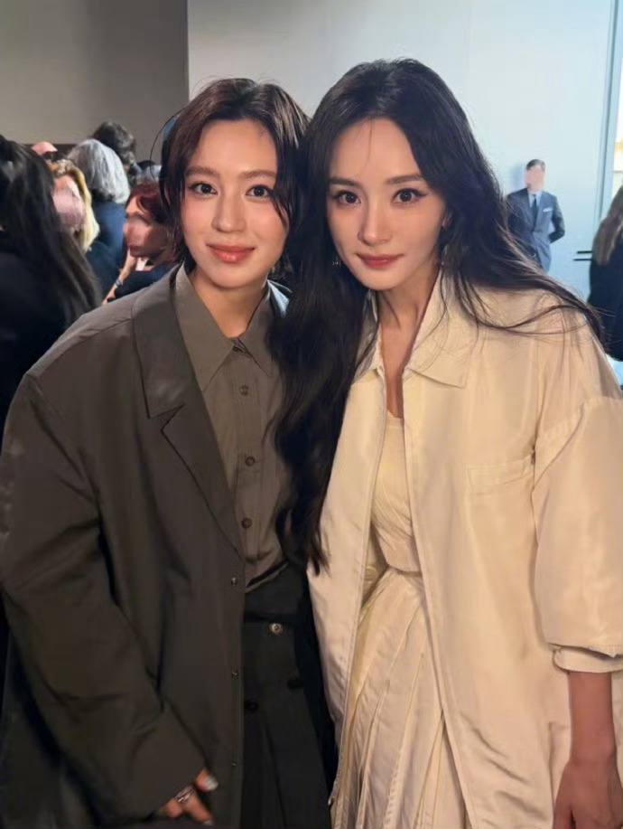 杨幂主动问碳酸需不需要合照我幂幂就是这么好啦 