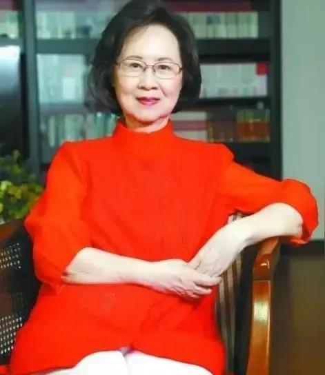 惊闻台湾著名作家琼瑶以很自我的方式结束了她美丽优雅的一生，虽然感到遗憾，这也是她