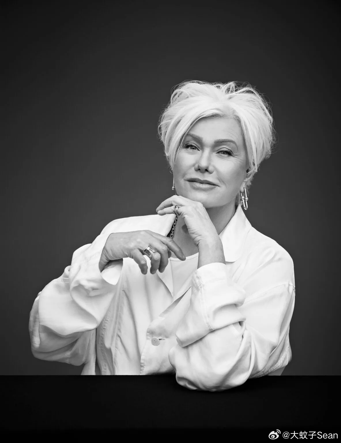 d妈Deborra-Lee Furness入选《harper‘bazaar》澳大