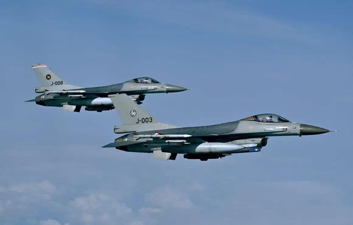 F16入场的日子近了，经荷兰培训的10名地勤技术人员已经回到乌克兰，美国培训的1