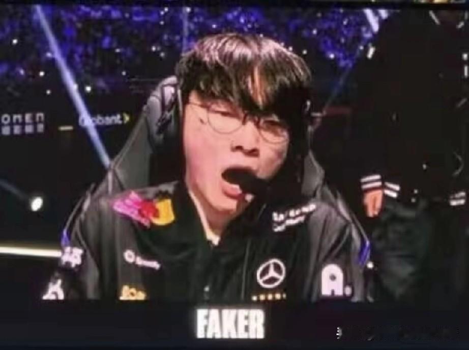 今天tes对阵T1的半决赛对局，给看英雄联盟和不看英雄联盟的人都看懵了！
这么多