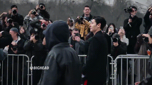 蒋奇明别试探了有市场 蒋奇明别再低调试探啦，就你这颜值和实力，往镜头前一站就是焦