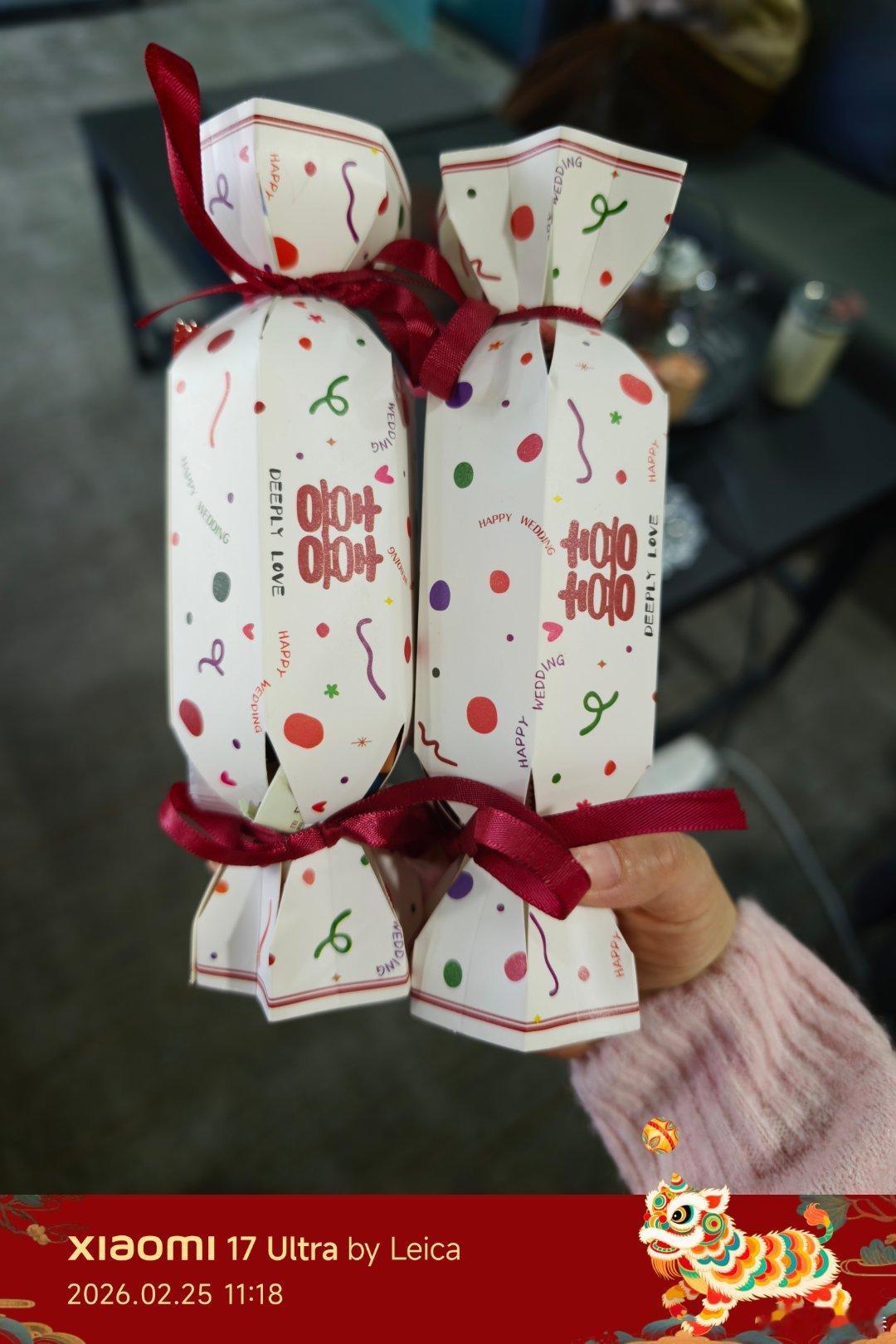 办公室又有小伙伴结婚了，这糖果还挺乖的捏我的日常plog付卷卷