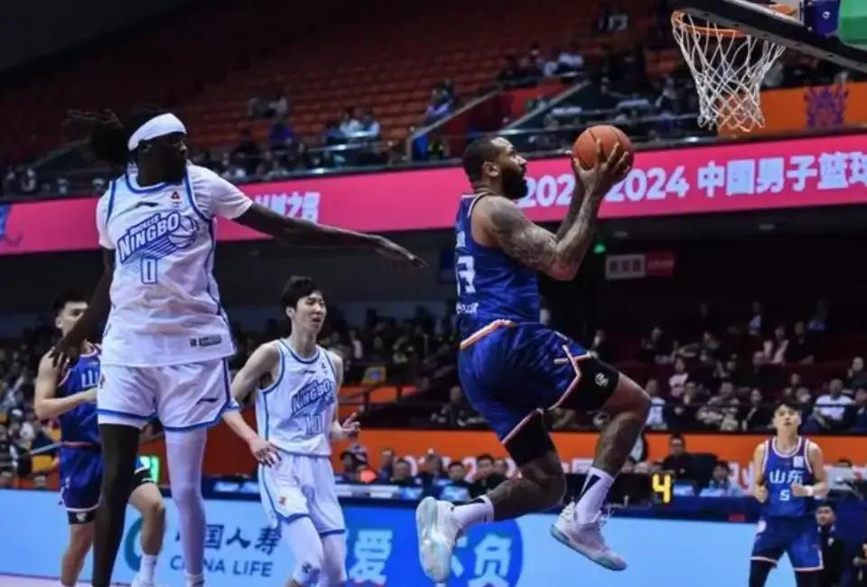 有三个国家队球员，储备三外援，这样的山东男篮没进季后赛？
第一，山东男篮陶汉林，