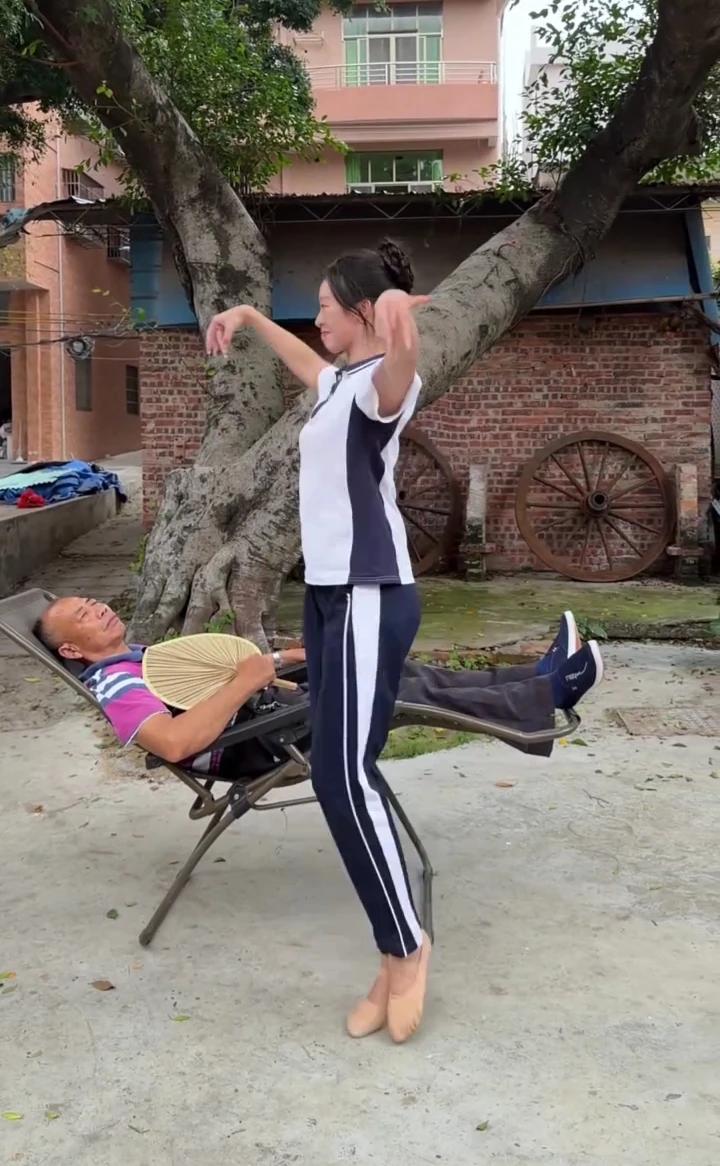 有人哈哈，你别笑，哈哈。