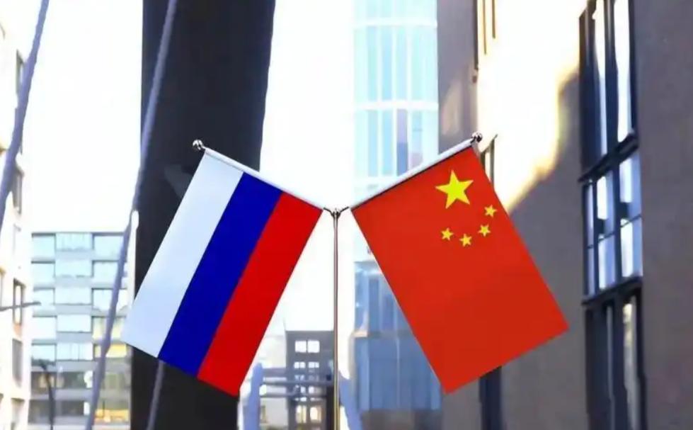 中俄明确表示，坚决反对日本再军事化。这不是外交辞令，是战略定性！昨天，王毅外长在