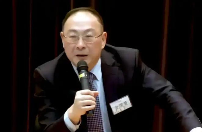 我非常赞同金灿荣教授这个判断：中国没必要年复一年追着日本讨一句道歉。日本愿不愿低