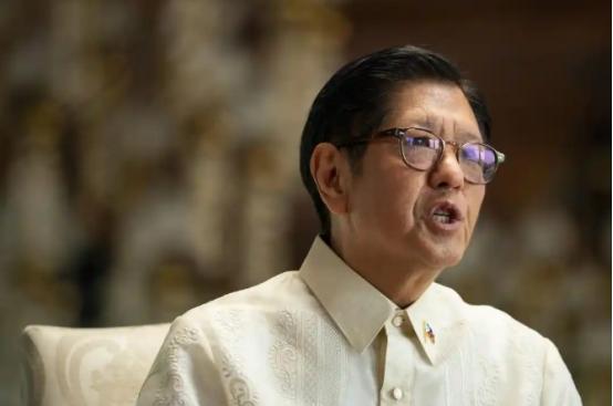 这可不是吓唬人的！菲律宾总统亲口说航空燃油不够，飞机可能会直接停飞。
 
202