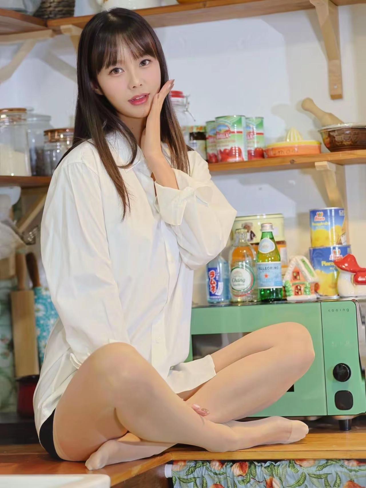 【穿搭与人生共鸣指南】
1️⃣ ​​简约即高级​​

像极简风穿搭，少即是多。生