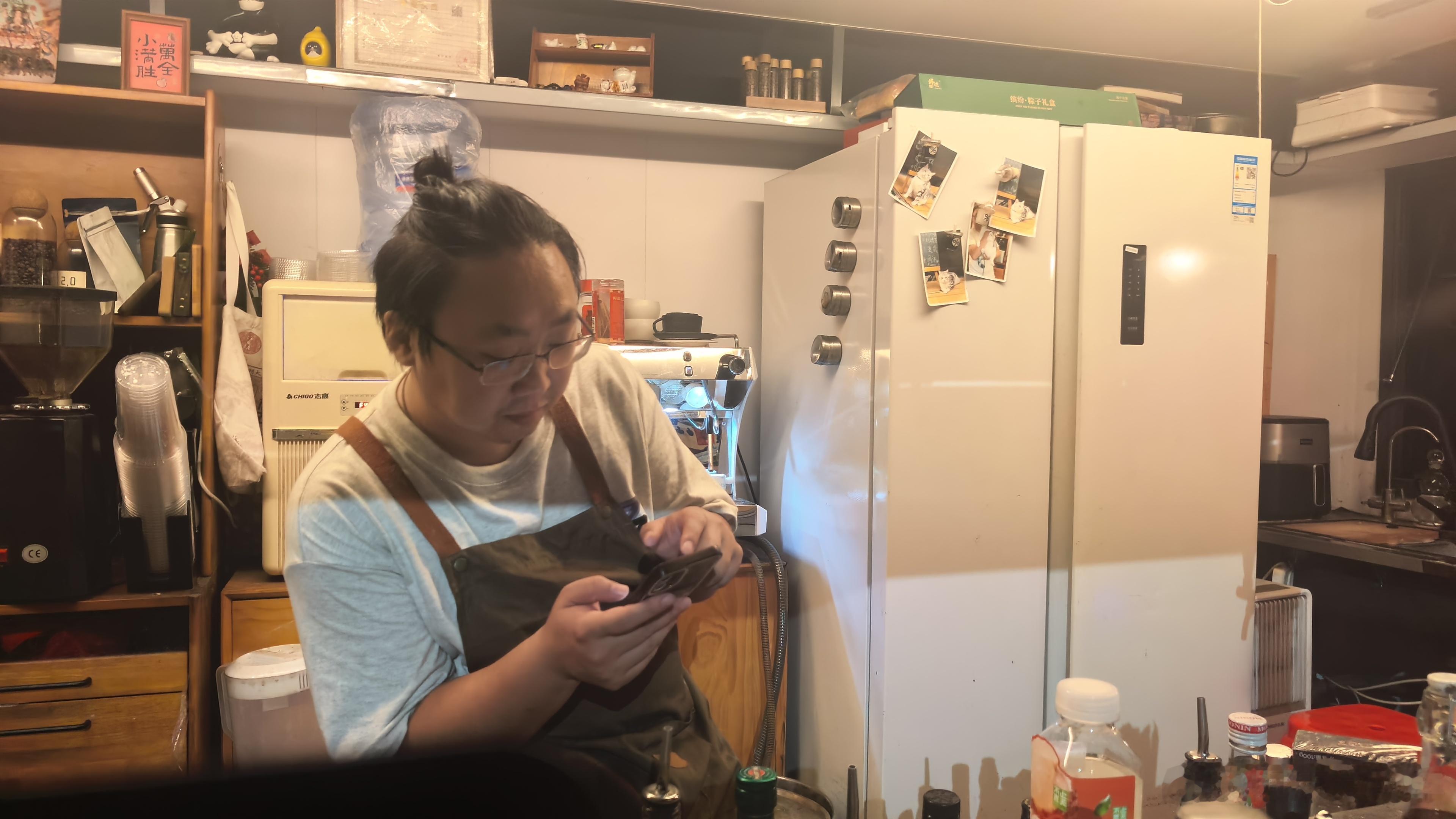 家门口的深夜小酒摊 