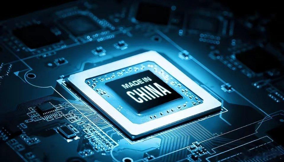 全线大涨，芯片突传利好现在存储芯片行业进入卖方市场的关键信号：AI客户强劲需求与