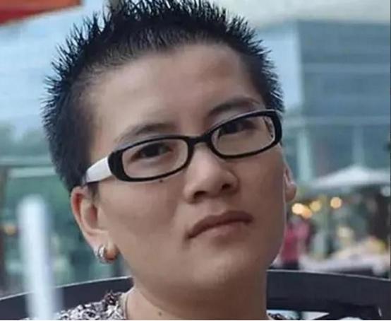 2005年，宁夏姑娘耿兰俊不顾家里的反对，毅然决然地进行了国内首例“女变男”手术