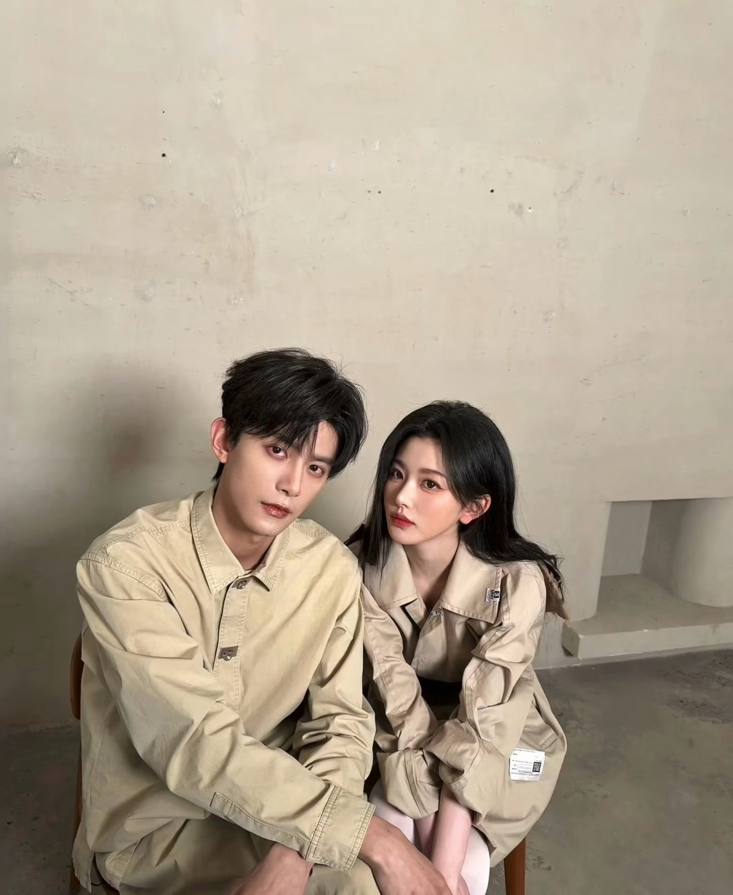 邓凯孔雪儿你好星期六拍立得邓凯孔雪儿你好星期六拍立得比耶合照🈶，豹豹猫猫好权威