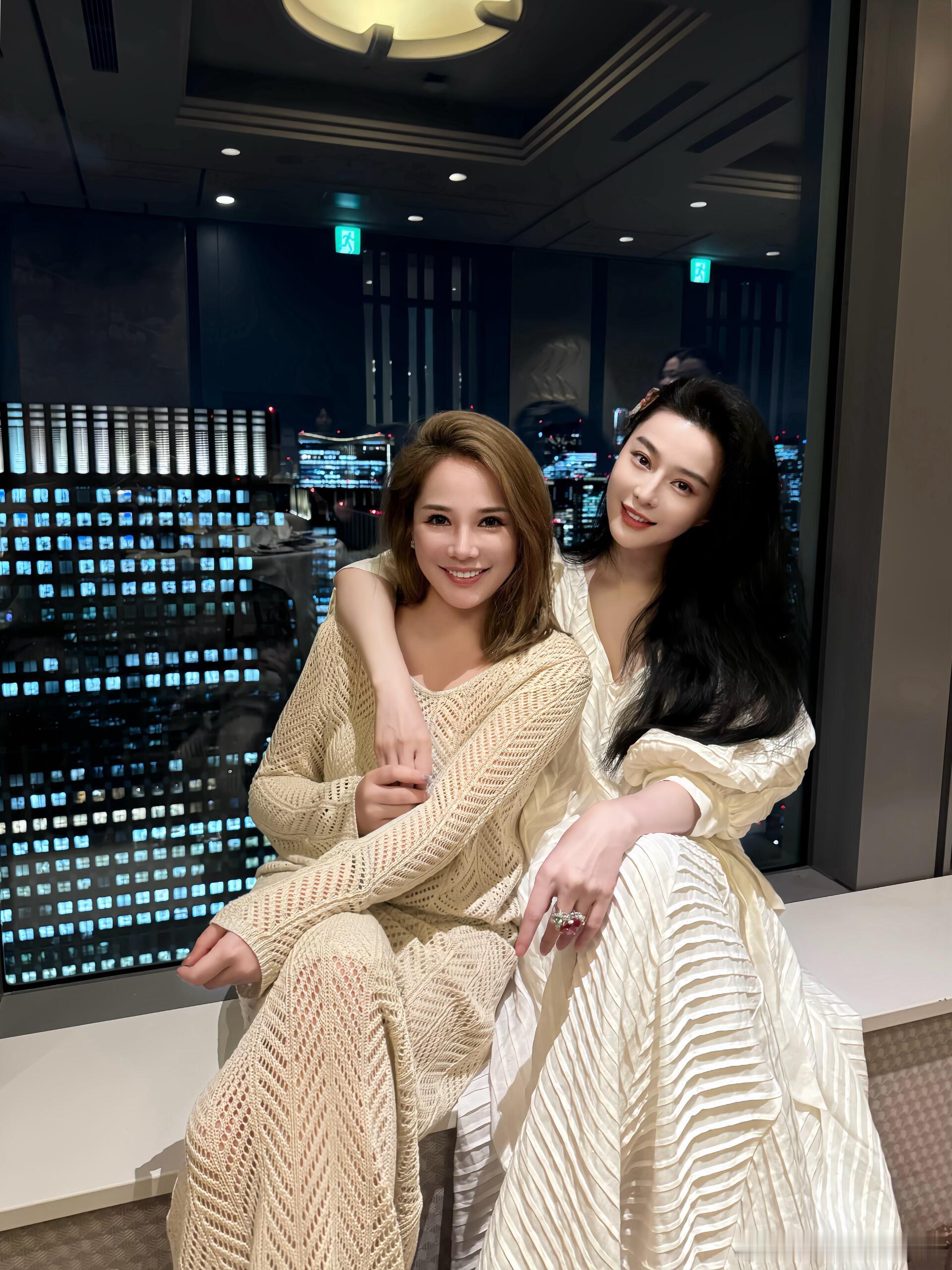 🔒跟传美女士和朋友的庆生照，一家子都是年轻基因 ​​​