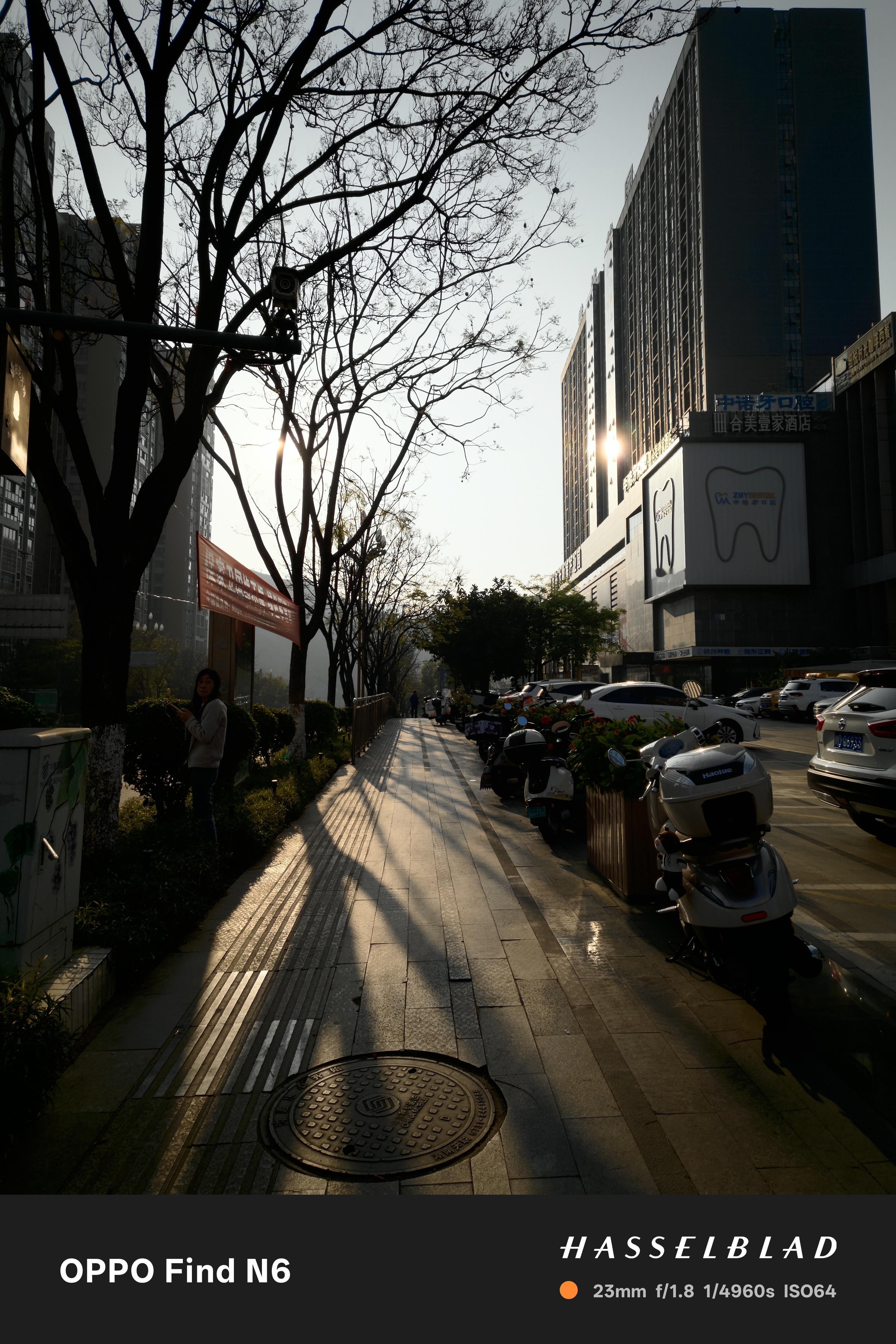 来几张OPPO Find N6的随手拍样张吧。影调还是一如既往地强大，专业模式，