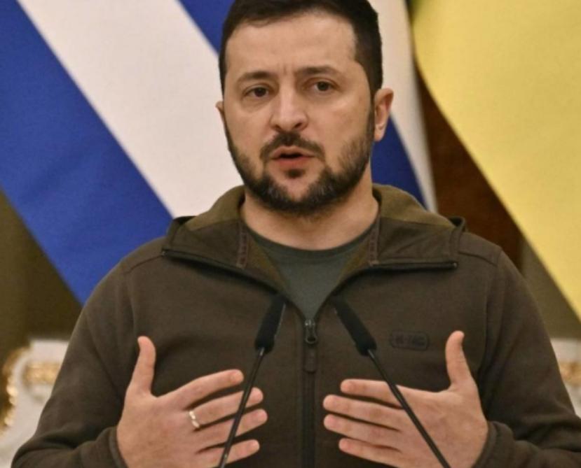 狮子大张口，特朗普要掏空乌克兰矿产，泽连斯基在夹缝中拼死抵抗，小国尊严碎了一地