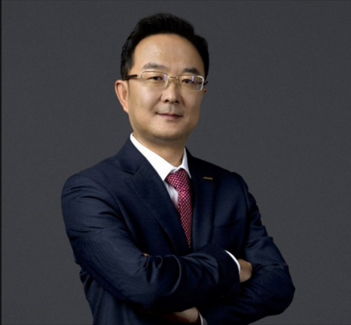 “那个男人”淡出大家视野挺久了，可能很多人以为他退二线，休息去了其实并不是，这段