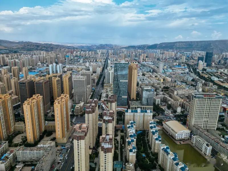 兰州楼市：

今年1月3日到8月6日，城关区房价从9200降至8800，下跌40