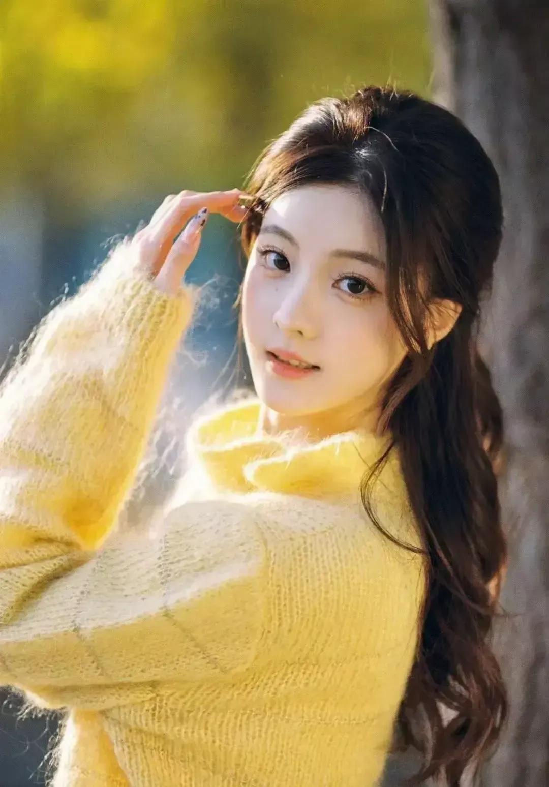 上海视觉艺术学院校花曾靖灵，五官精致，貌美如花，这也太迷人了上海大学校花 上海高