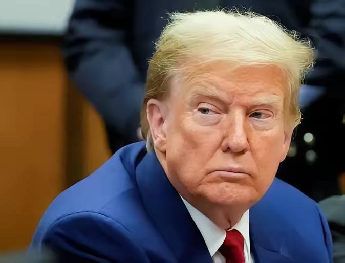 特朗普傻眼了吧，就在他出售武器装备给台湾，中国首次以“武力”威慑美国，中国公开表