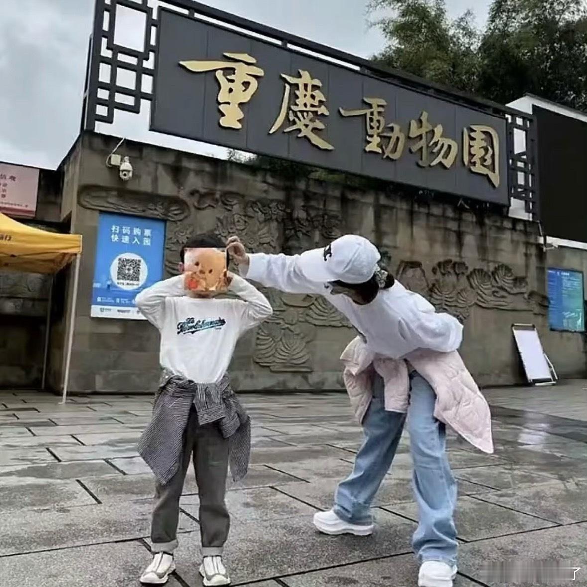 狗仔说赵丽颖目前忙于带娃像赵丽颖这种，事业能拿得出耀眼实绩，生活里也在用心陪伴孩