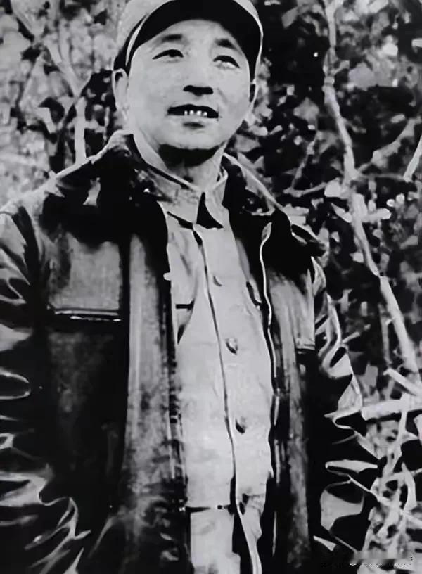 1953年6月16日，刚刚从上甘岭战场回国的秦基伟将军在彭总的安排下，在菊香书屋